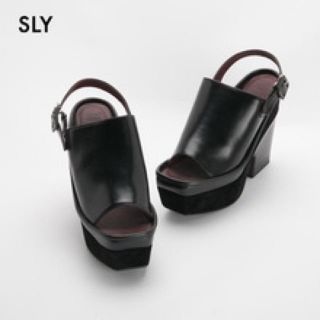 スライ(SLY)の【新品箱付き】SLY サンダル ブラック L(サンダル)