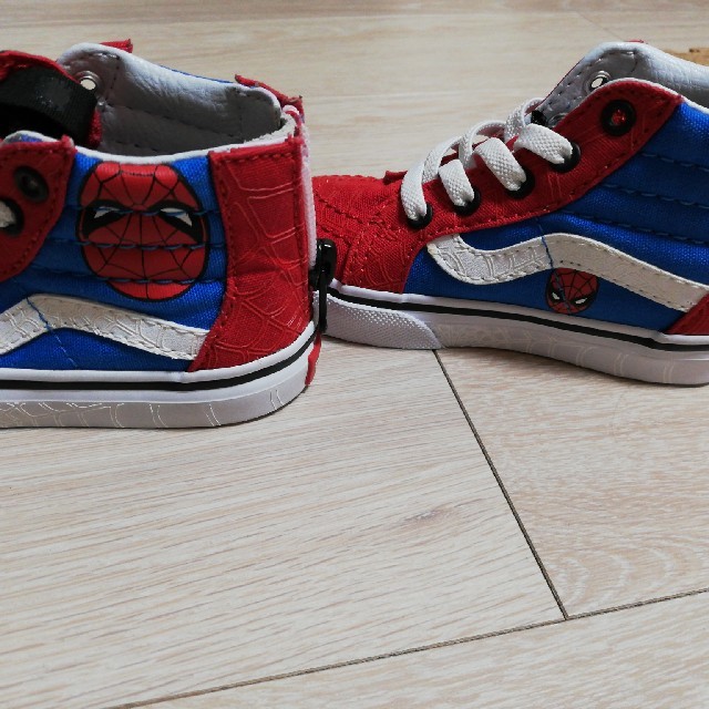 VANS(ヴァンズ)のVANS スパイダーマン　14センチ キッズ/ベビー/マタニティのベビー靴/シューズ(~14cm)(スニーカー)の商品写真