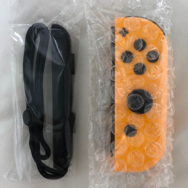 Nintendo Switch(ニンテンドースイッチ)の新品 Joy-Con(R) ネオンオレンジ ジョイコン エンタメ/ホビーのゲームソフト/ゲーム機本体(家庭用ゲーム機本体)の商品写真