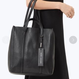 MARC JACOBS - マークジェイコブス The Tag Tote 31 タグトート バッグ ...