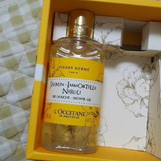 ロクシタン(L'OCCITANE)のおまけ付ロクシタン&ピエール・エルメ・パリ ジャスミンイモーテル シャワージェル(ボディソープ/石鹸)