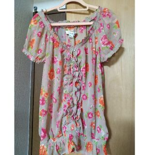 フォーエバートゥエンティーワン(FOREVER 21)の花柄ブラウス　カットソー　オレンジ　ピンク(シャツ/ブラウス(半袖/袖なし))