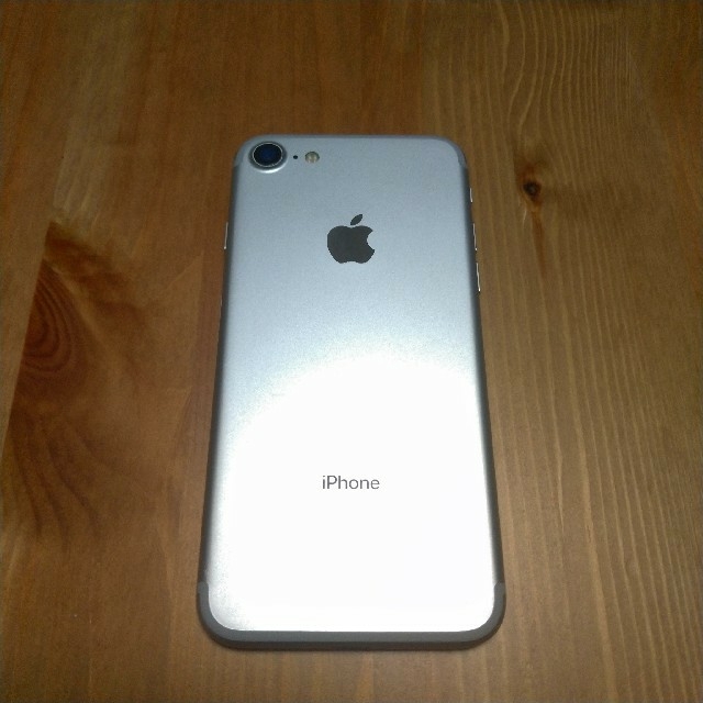 iPhone 7 32GB シルバー MNCF2J/A au版 1