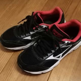 ミズノ(MIZUNO)のミズノスニーカーマキシマイザー2122cmアシックスナイキ(スニーカー)