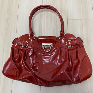 サルヴァトーレフェラガモ(Salvatore Ferragamo)のサルヴァトーレ　フェラガモ　マリッサショルダーバッグ　レッド(ショルダーバッグ)