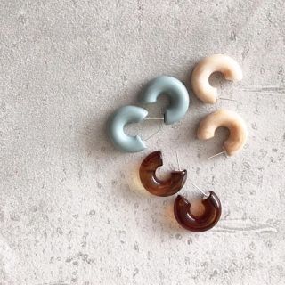 トゥデイフル(TODAYFUL)のまんまるアクリルピアス(ピアス)