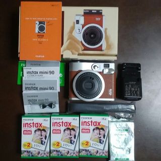 フジフイルム(富士フイルム)のチェキ　instax　mini90　ネオクラシック(ブラウン)(フィルムカメラ)