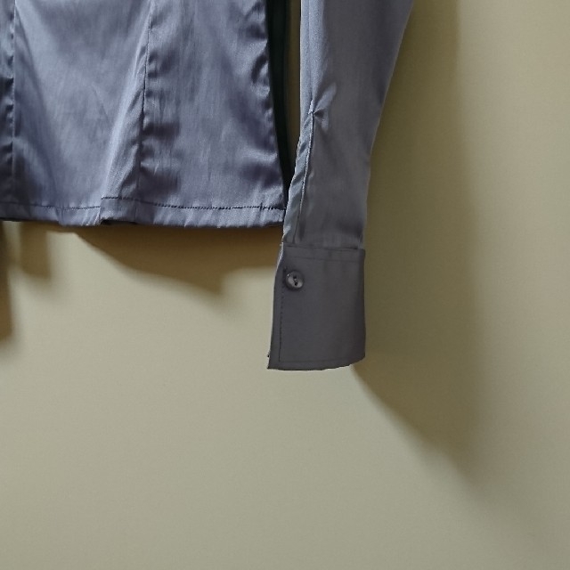 NARACAMICIE(ナラカミーチェ)の0号 青がかったグレーサテン被りシャツ脇ファスナー レディースのトップス(シャツ/ブラウス(長袖/七分))の商品写真