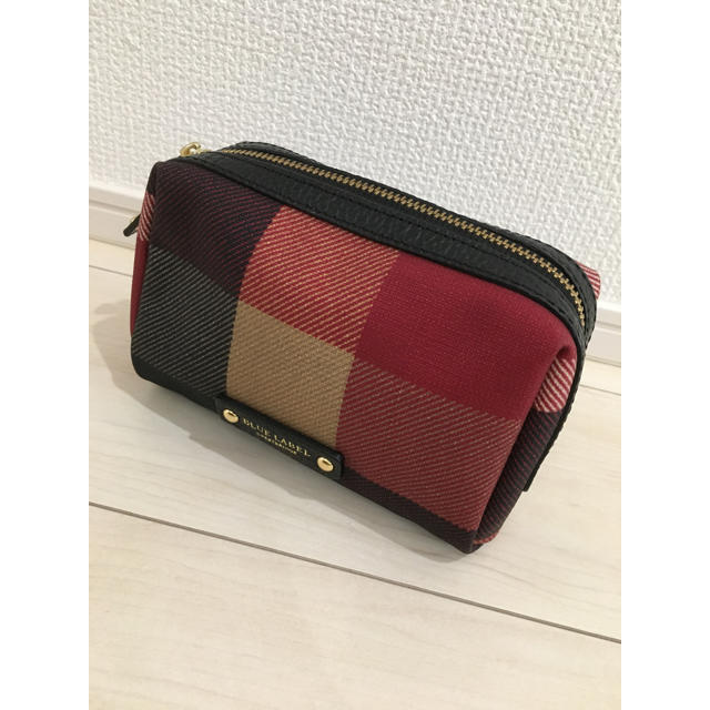 BURBERRY BLUE LABEL(バーバリーブルーレーベル)のほぼ新品♡ブルーレーベルクレストブリッジ PVCポーチ レディースのファッション小物(ポーチ)の商品写真