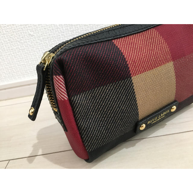 BURBERRY BLUE LABEL(バーバリーブルーレーベル)のほぼ新品♡ブルーレーベルクレストブリッジ PVCポーチ レディースのファッション小物(ポーチ)の商品写真