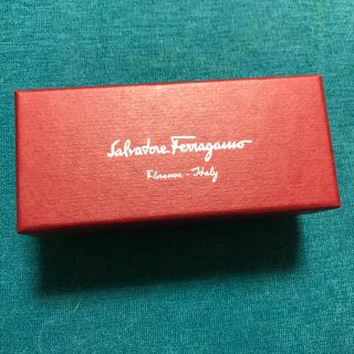 フェラガモ(Ferragamo)のフェラガモバレッタの箱のみ！リボン付き。(バレッタ/ヘアクリップ)