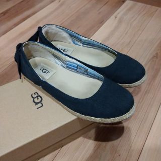 アグ(UGG)のUGG　アグ　フラットシューズ　スリッポン　ペリエ　リボン　6.5 23.5(スリッポン/モカシン)