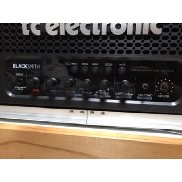 tc electronic BLACK SMITH ベースヘッドアンプ 楽器のベース(ベースアンプ)の商品写真