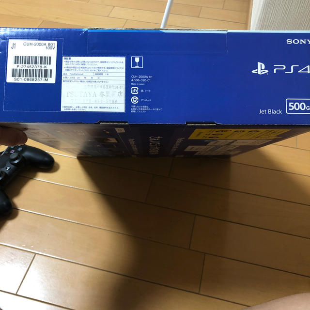 PlayStation4(プレイステーション4)のPS4 本体　CUH-2000A 500GB エンタメ/ホビーのゲームソフト/ゲーム機本体(家庭用ゲーム機本体)の商品写真