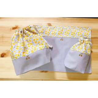 ハンドメイド　弁当入れコップ入れランチョンマットセット(外出用品)