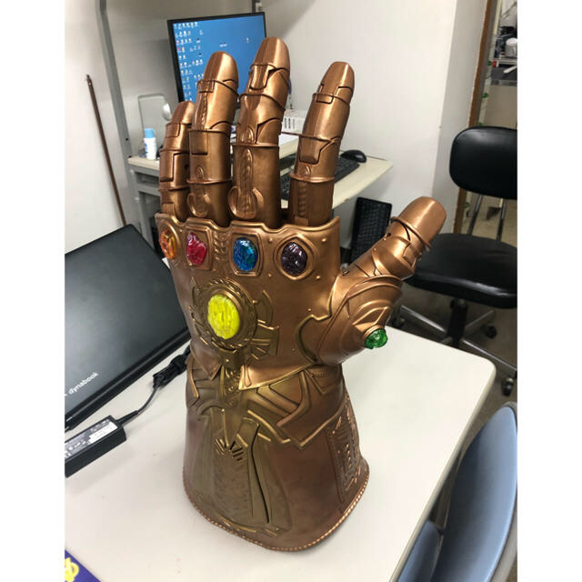 ハスブロ社 箱付 アベンジャーズインフィニティガントレット サノス ハンドアメコミ