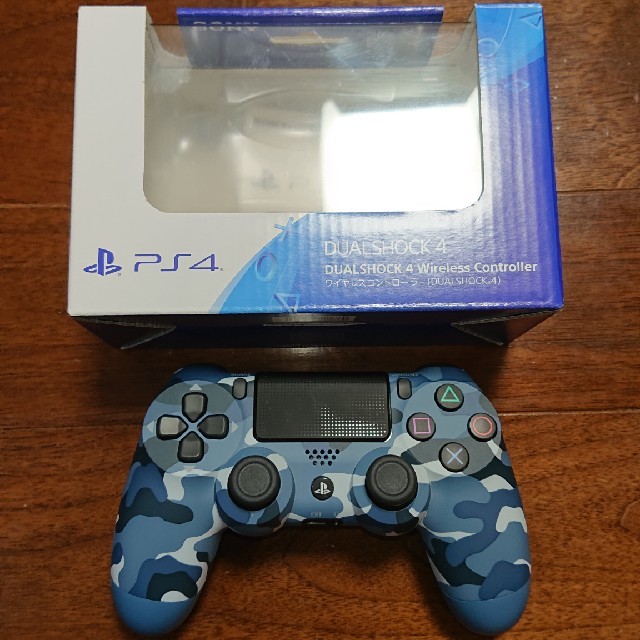 PlayStation4(プレイステーション4)の【美品】PS4コントローラー Blue Camouflage エンタメ/ホビーのゲームソフト/ゲーム機本体(家庭用ゲーム機本体)の商品写真