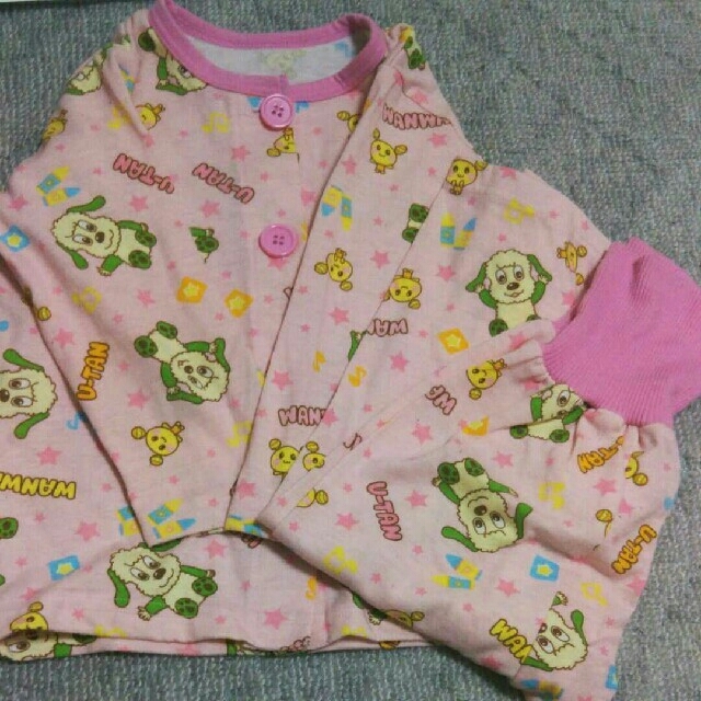 ともん様専用 いないいないばぁ わんわん パジャマ 95 キッズ/ベビー/マタニティのキッズ服女の子用(90cm~)(パジャマ)の商品写真