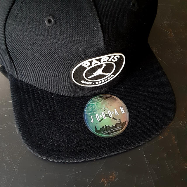 NIKE(ナイキ)の送込 NIKE JORDAN PSG BLACK CAP メンズの帽子(キャップ)の商品写真