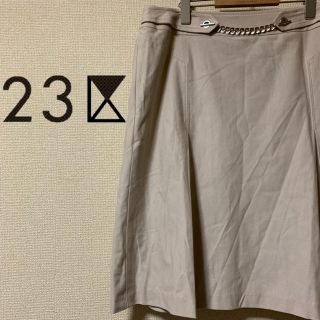 ニジュウサンク(23区)の【美品】23区 金具ベルト付き膝丈フリルスカート 日本製(ひざ丈ワンピース)