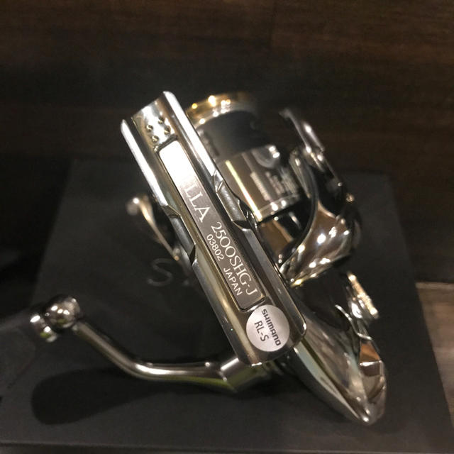 SHIMANO(シマノ)のシマノ 18ステラ 2500SHG 新品未使用 スポーツ/アウトドアのフィッシング(リール)の商品写真