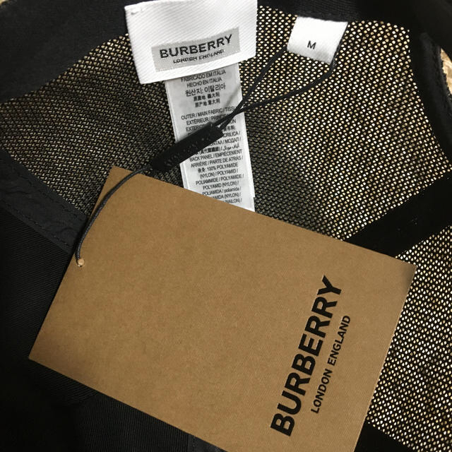 BURBERRY(バーバリー)のバーバリー ベースボールキャップ メンズ レディース 新品タグ付 未使用品 レディースの帽子(キャップ)の商品写真