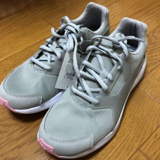 プーマ(PUMA)のPUMA(グレー/ピンク)【Lady’s /24.0/新品】(スニーカー)