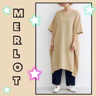 メルロー(merlot)の【新品】Ｖネックストライプルーズワンピース フリーサイズ ベージュ(ロングワンピース/マキシワンピース)