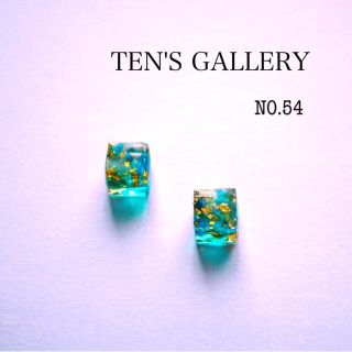 水色＆金　アイスキューブ  ハンドメイド  レジン(ピアス)