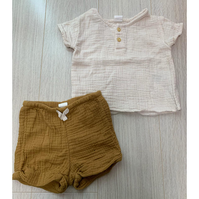 H&M(エイチアンドエム)のH&M ベビー服　セットアップ　4-6M キッズ/ベビー/マタニティのベビー服(~85cm)(Ｔシャツ)の商品写真