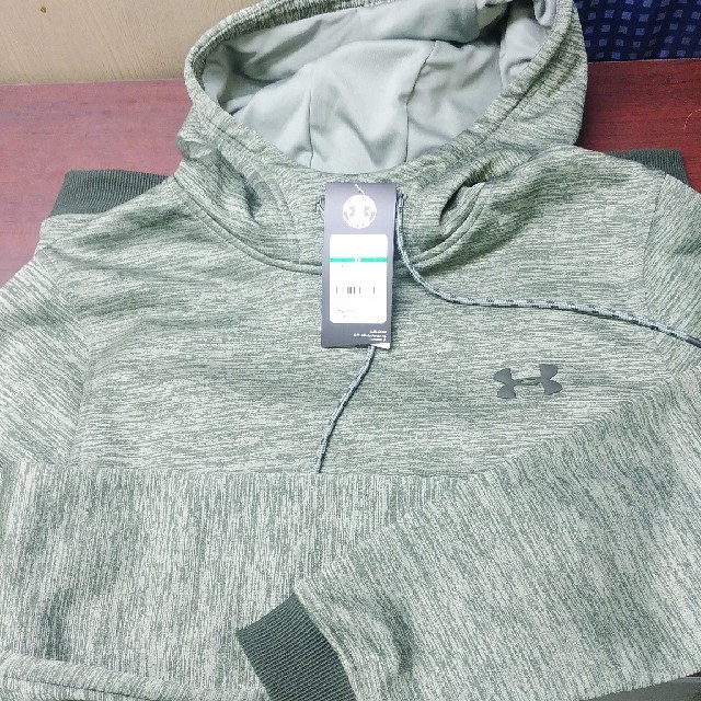 UNDER ARMOUR(アンダーアーマー)の期間限定値下げセール！UNDER ARMOUR（アンダーアーマー）1320751 メンズのトップス(パーカー)の商品写真