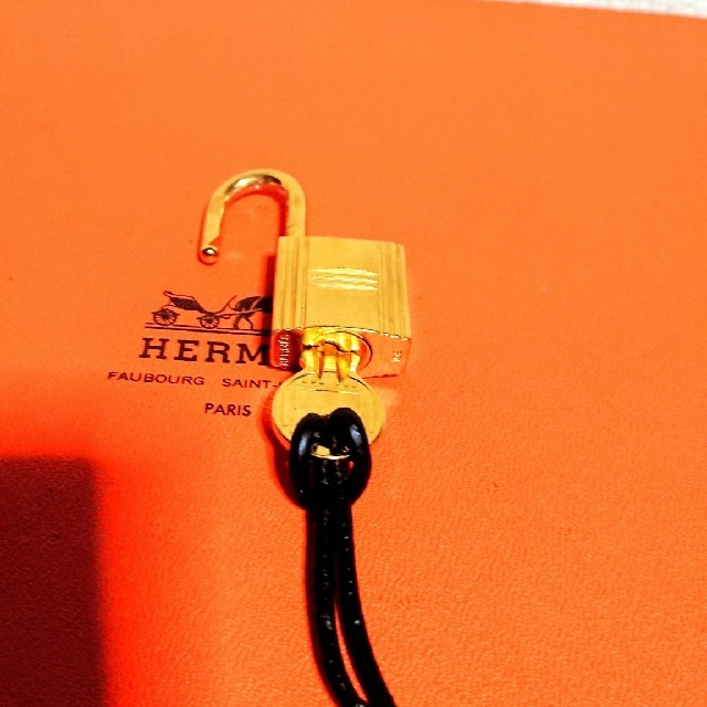 HERMES ゴールド カデナパドロック 南京錠、鍵付き！