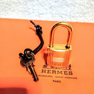 エルメス(Hermes)のHERMES ゴールド カデナパドロック 南京錠、鍵付き！(ネックレス)