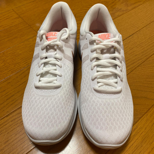 NIKE(ナイキ)のNIKE(ホワイト/ピンク)【Lady’s/23.5/新品】 レディースの靴/シューズ(スニーカー)の商品写真