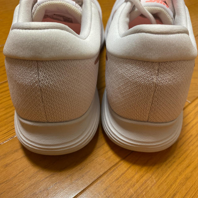 NIKE(ナイキ)のNIKE(ホワイト/ピンク)【Lady’s/23.5/新品】 レディースの靴/シューズ(スニーカー)の商品写真