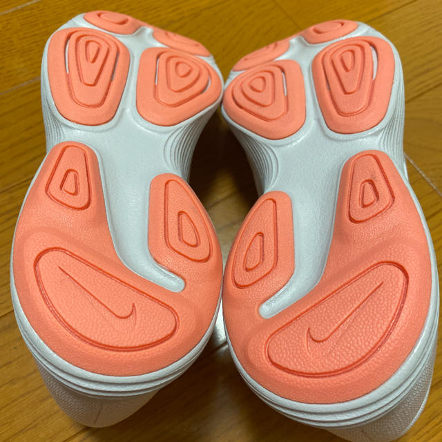 NIKE(ナイキ)のNIKE(ホワイト/ピンク)【Lady’s/23.5/新品】 レディースの靴/シューズ(スニーカー)の商品写真