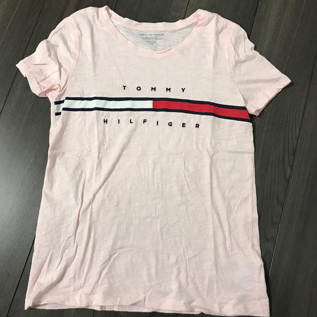 TOMMY HILFIGER(トミーヒルフィガー)のトミーヒルフィガー　Tシャツ　レディース  TOMMY レディースのトップス(Tシャツ(半袖/袖なし))の商品写真