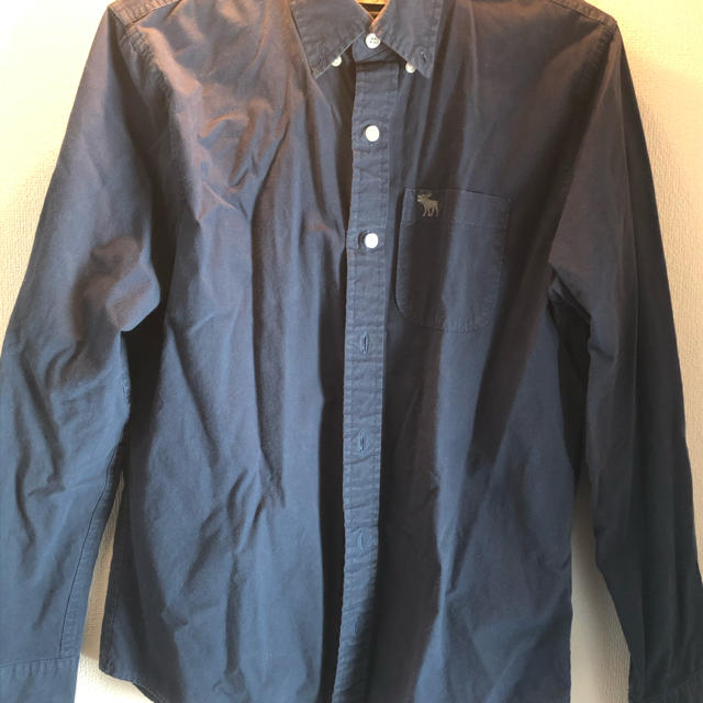 Abercrombie&Fitch(アバクロンビーアンドフィッチ)のアバクロ シャツ長袖 紺色 Sサイズ 洗濯済 メンズのトップス(シャツ)の商品写真