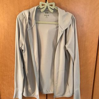 ユニクロ(UNIQLO)のユニクロ　エアリズム　パーカー  グレー　UV XL(パーカー)