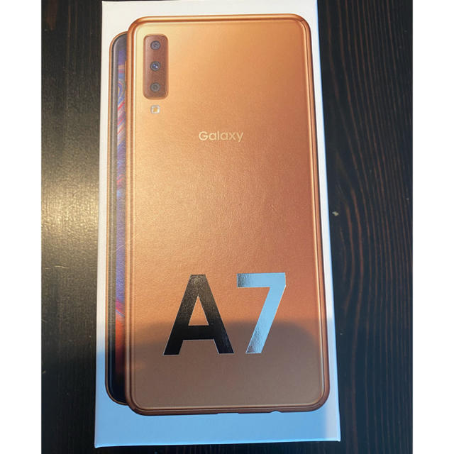 カラー Galaxy - Galaxy A7 ゴールド 新品未開封 ギャラクシーの ケーブル