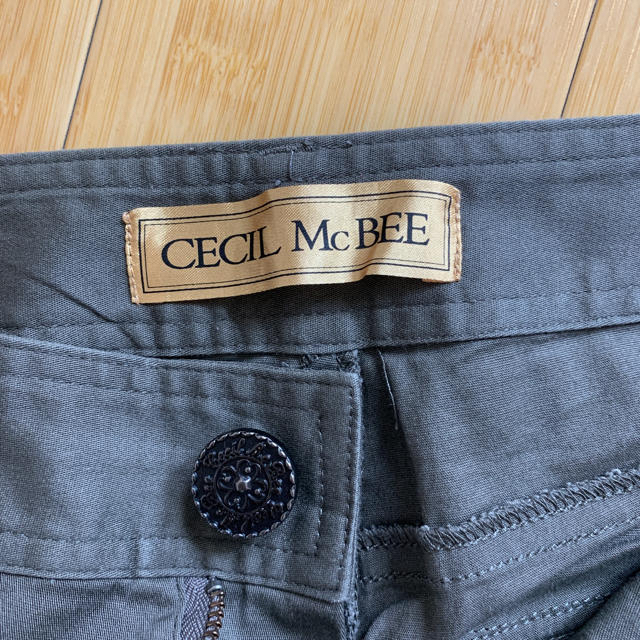 CECIL McBEE(セシルマクビー)の☆セシルマクビー★　夏物カーゴパンツMカーキー レディースのパンツ(ワークパンツ/カーゴパンツ)の商品写真