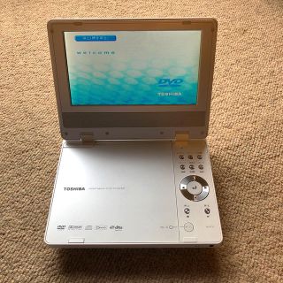 トウシバ(東芝)の東芝　ポータブルDVDプレーヤー　ホワイト(ポータブルプレーヤー)