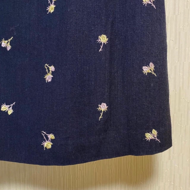 M'S GRACY(エムズグレイシー)のエムズグレイシー　花の刺繍が可愛いワンピース レディースのワンピース(ひざ丈ワンピース)の商品写真