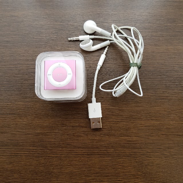 Apple(アップル)のiPodシャッフル スマホ/家電/カメラのオーディオ機器(ポータブルプレーヤー)の商品写真