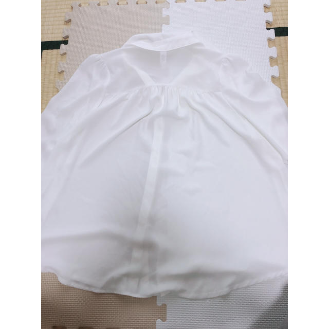 裾広がりホワイトシャツ レディースのトップス(シャツ/ブラウス(長袖/七分))の商品写真