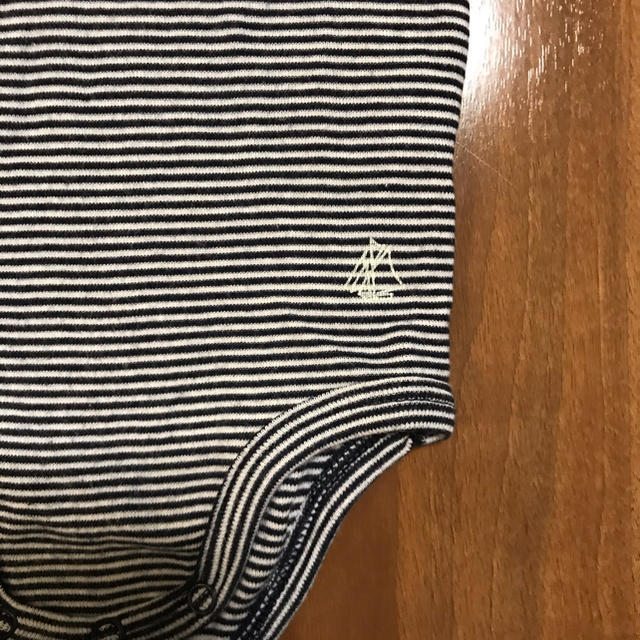 PETIT BATEAU(プチバトー)のプチバトー　襟つき半袖ボディ　 キッズ/ベビー/マタニティのベビー服(~85cm)(ロンパース)の商品写真