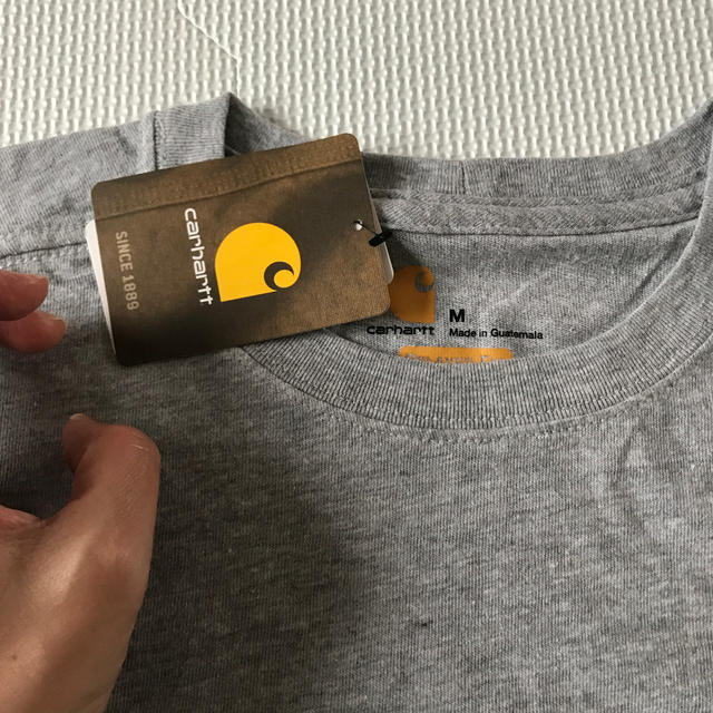 carhartt(カーハート)の新品未使用　カーハート carhartt 半袖 グレー　M 胸ポケＴシャツ メンズのトップス(Tシャツ/カットソー(半袖/袖なし))の商品写真