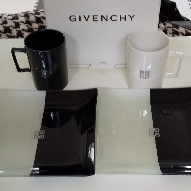 GIVENCHY(ジバンシィ)のブラウン様専用  GIVENCHYモーニングペアーセット インテリア/住まい/日用品のキッチン/食器(食器)の商品写真