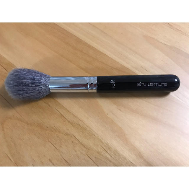 shu uemura(シュウウエムラ)のシュウ　ウエムラ　ブラシ コスメ/美容のベースメイク/化粧品(その他)の商品写真