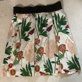 エイチアンドエム(H&M)の花柄スカーフのスカート(ミニスカート)